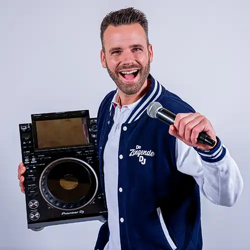 Zingende DJ inhuren boeken voor een optreden voor een scherpe prijs