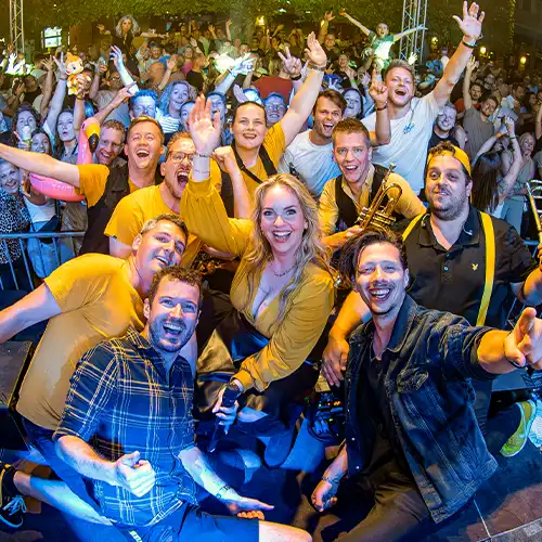 Qnot Partyband Coverband inhuren boeken voor een optreden voor een scherpe prijs